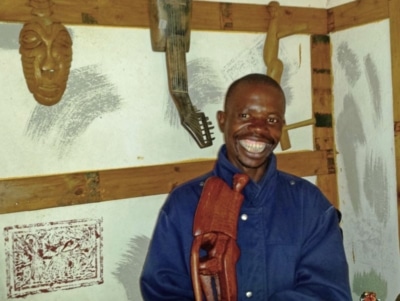 Head & Shoulder picture of Limpopo artist Lucky Ntimani inside his gallery of wood carvings